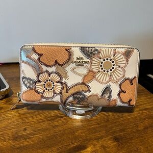 Coach Women's Wallet with Floral Design - Tan and Cream